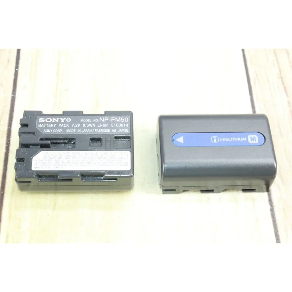 Sony Cyber Shot DSC-S75 3.2MP Digital Camera Silver with Bag